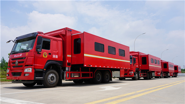 重汽豪沃后双桥救援宿营车（8-24人）