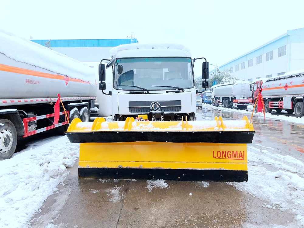 东风天锦多功能抑尘除雪车