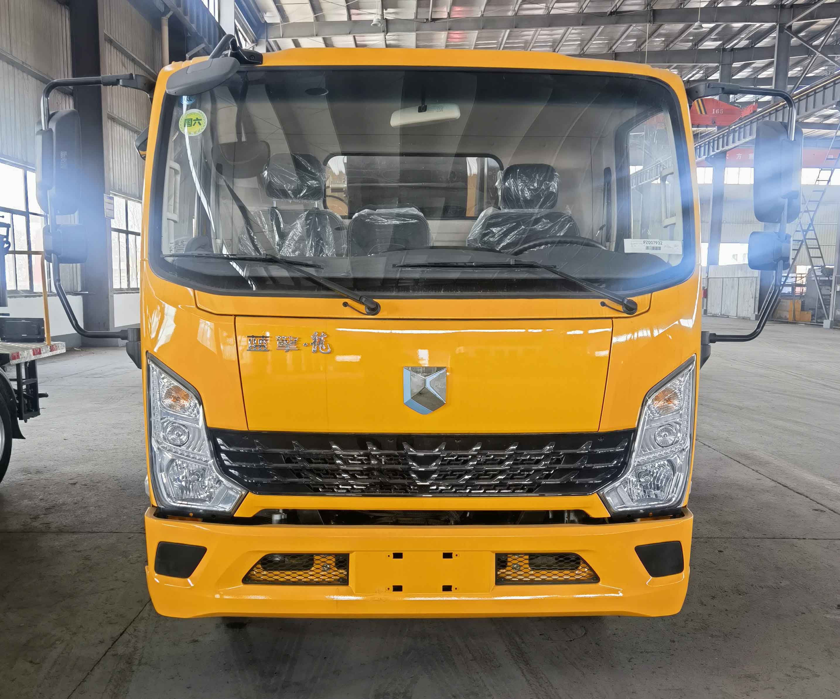 程力威牌CLW5090GLQY6型沥青洒布车