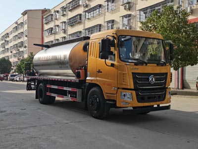 程力威牌CLW5180GLQE6型沥青洒布车