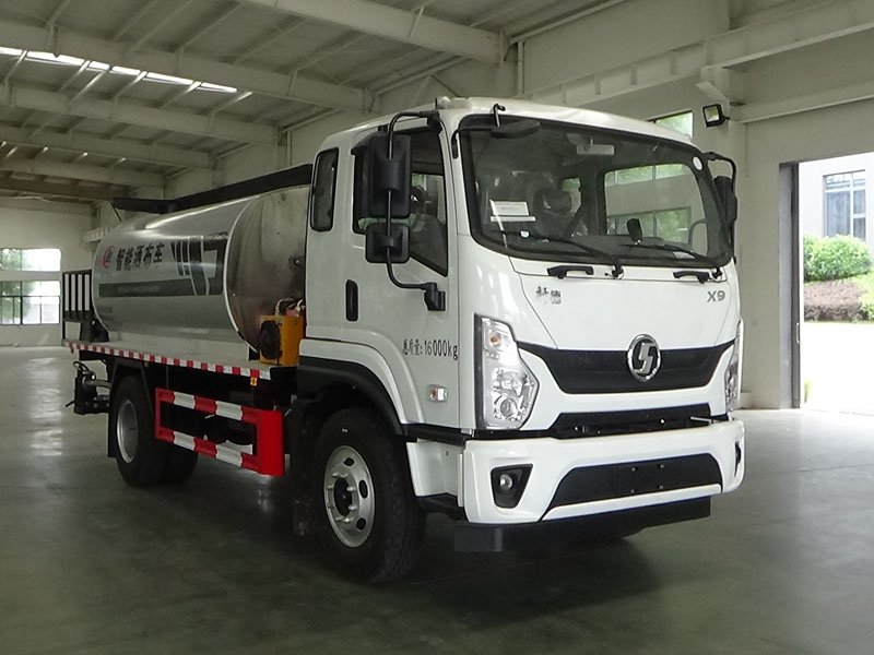 程力威牌CLW5162GLQALY型沥青洒布车