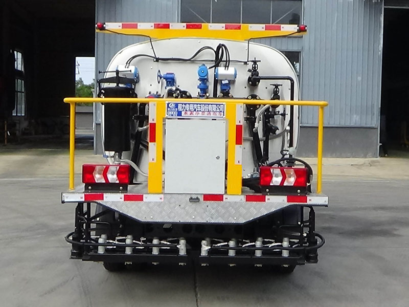 程力威牌CLW5041TJSALY型水泥净浆洒布车