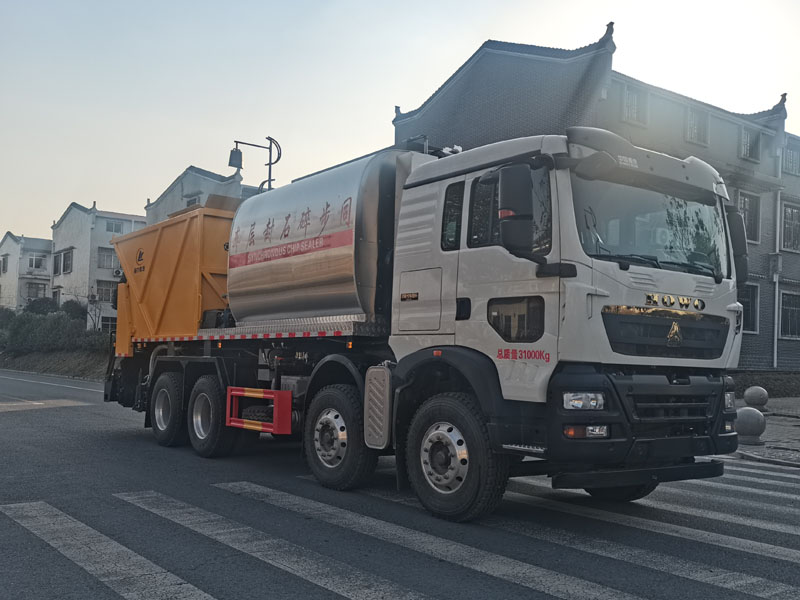 程力威牌CLW5310TFCZALY型同步碎石封层车