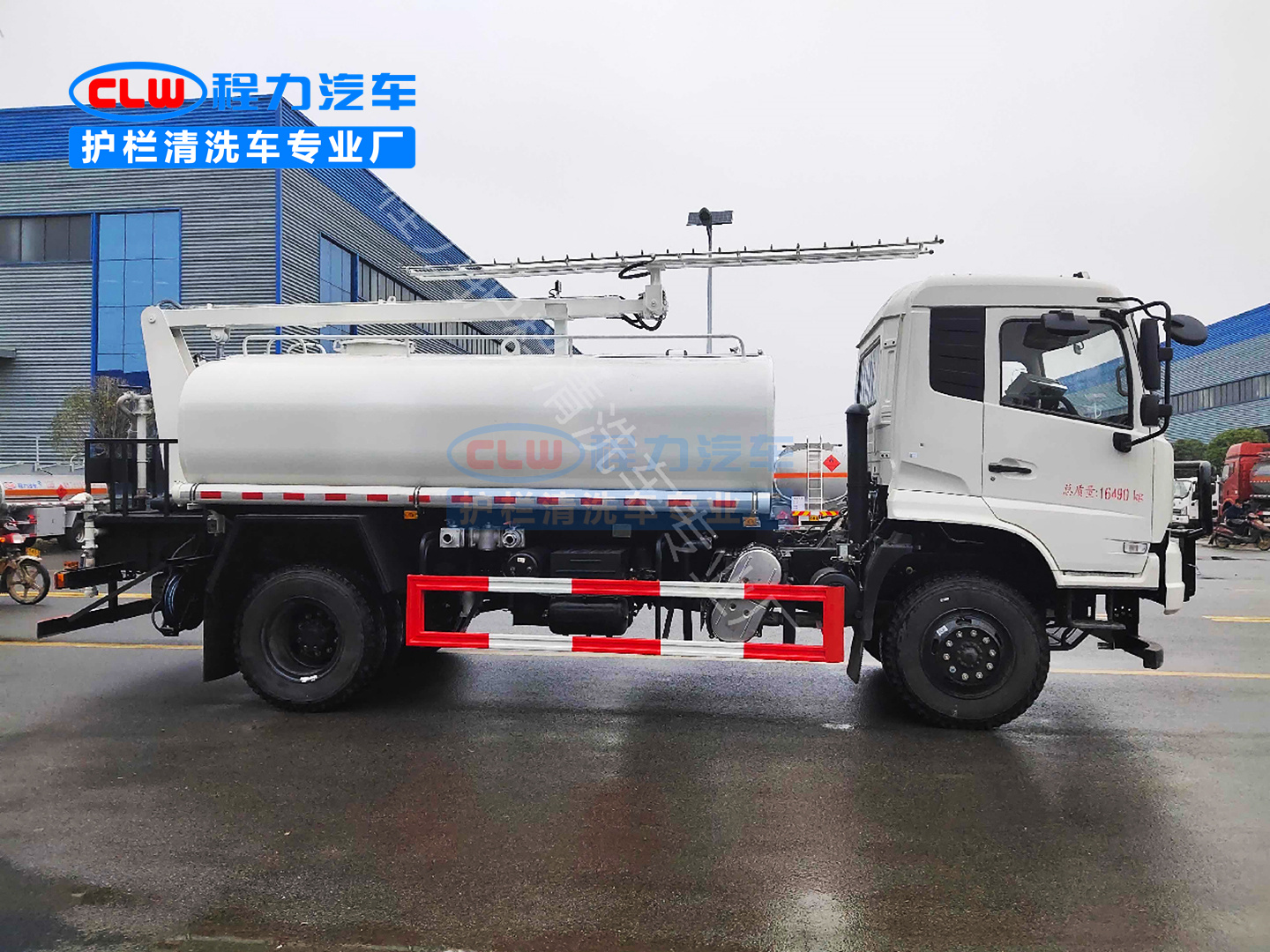 东风天锦4驱洒水车加装光伏板设备