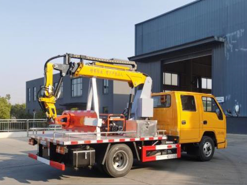 江铃绿篱修剪车