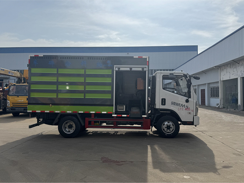 秸秆牧草粉碎车