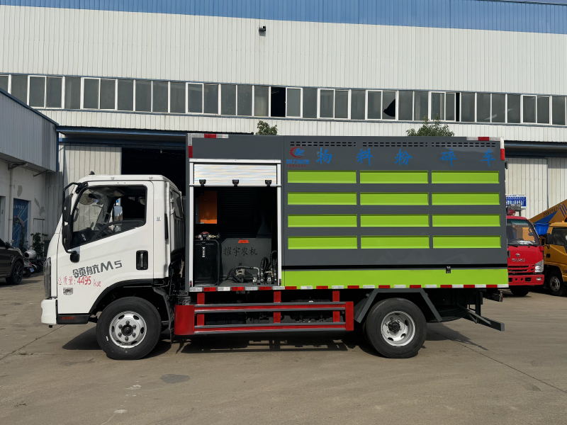 秸秆牧草粉碎车